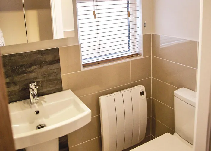 克雷克山谷假日公园 *